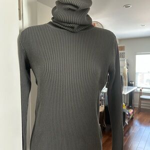 CLUB MONACO funnel turtleneck